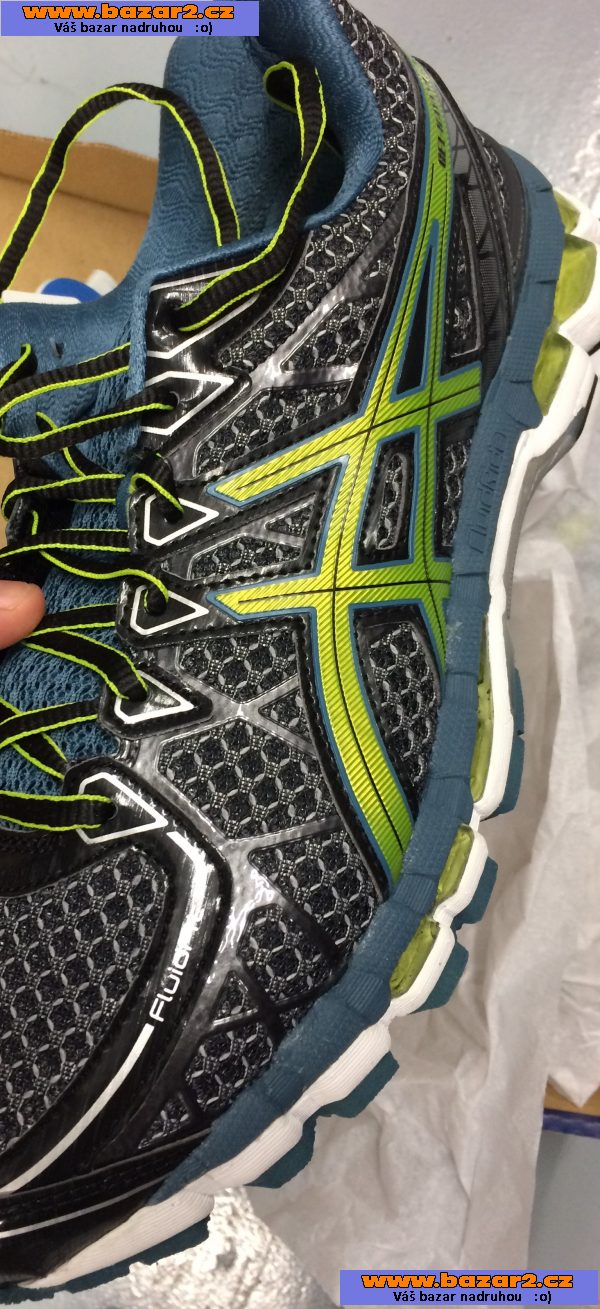 nove asicsy Kayano 20 velikostí 44 a 44,5 2200Kč, PC:4590Kč