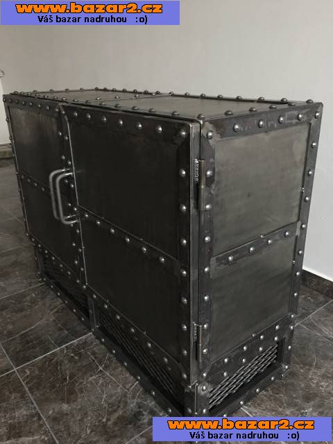 Industrial nábytek
