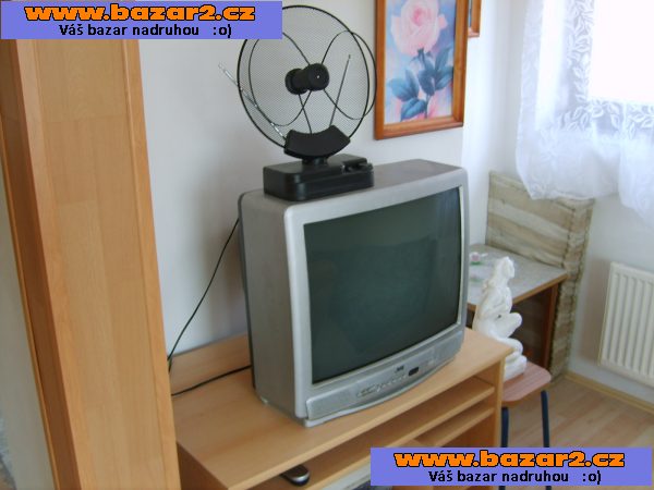 stolní počítaš, televize a pod.