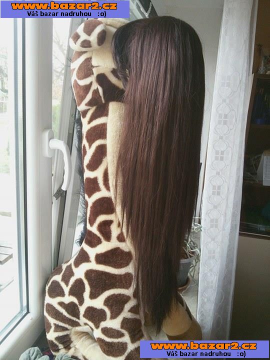 Prodám tmavě hnědou paruku z kvalitního japonského vlákna (kenakelon)