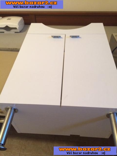 Koupelnová skříňka