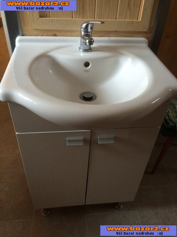 Koupelnová skříňka