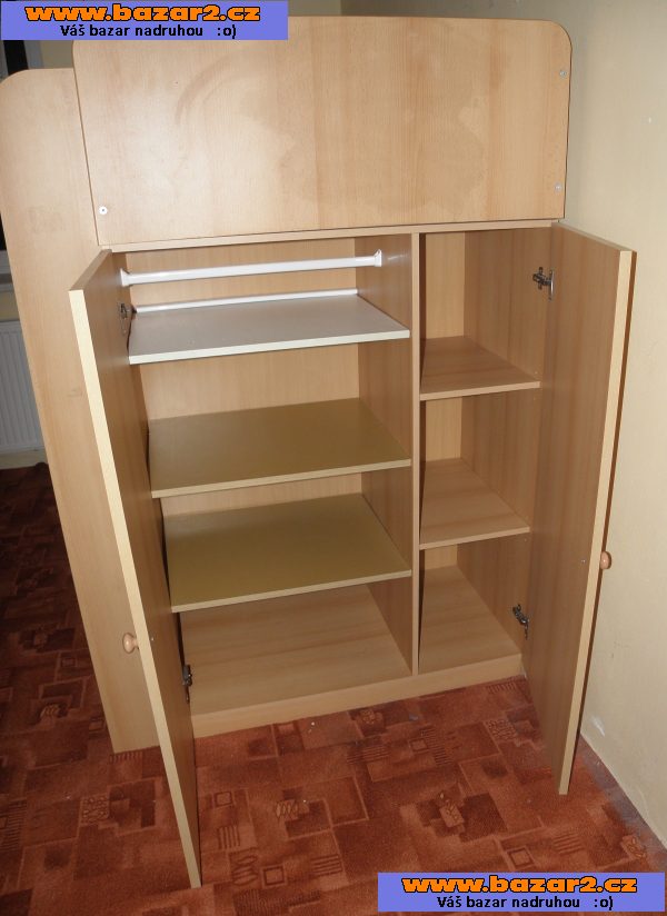 Vyvýšená dětská postel s úložným prostorem