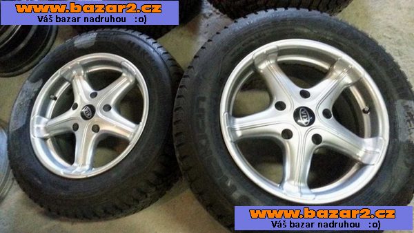 Kia  5x139.7 8jx17 et35 pneu Nokian 