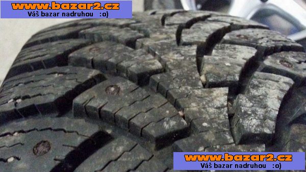 Kia  5x139.7 8jx17 et35 pneu Nokian 