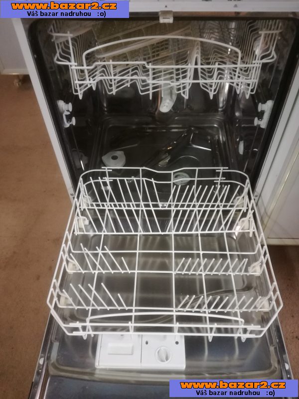 Moderní kuchyně „Punto“ kompletně vybavena se spotřebiči a doplnky.