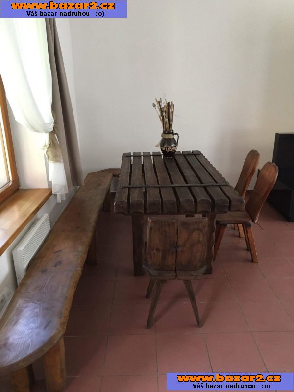 Kovane židle a stoly