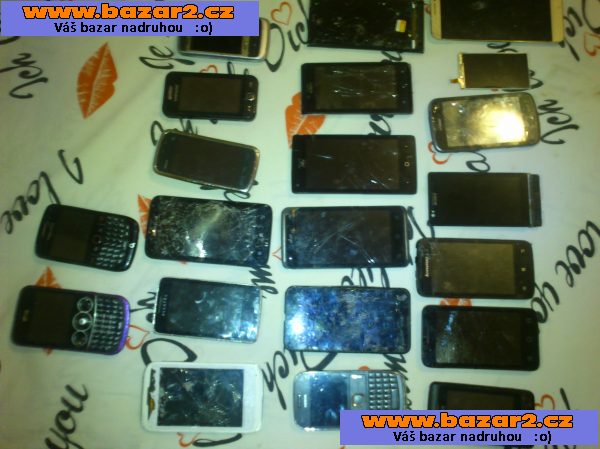 Prodám mobilní telefony na náhradní díly cena dohodou