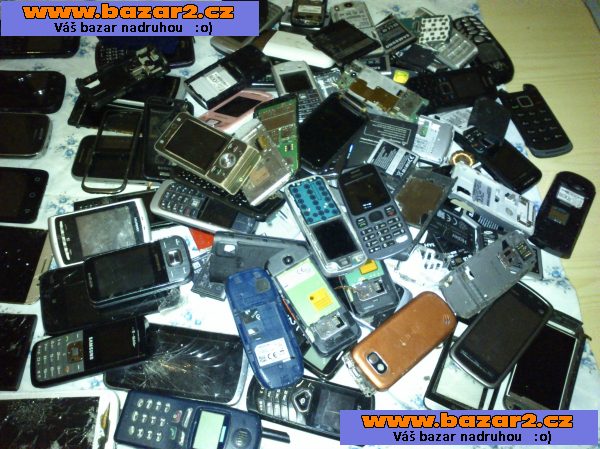 Prodám mobilní telefony na náhradní díly cena dohodou