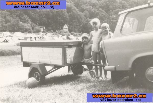 Vlek za osobní auto