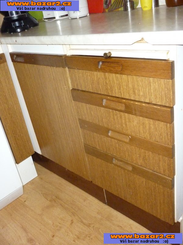 plov.podlaha a obložení cca 40m2 /  30 m2