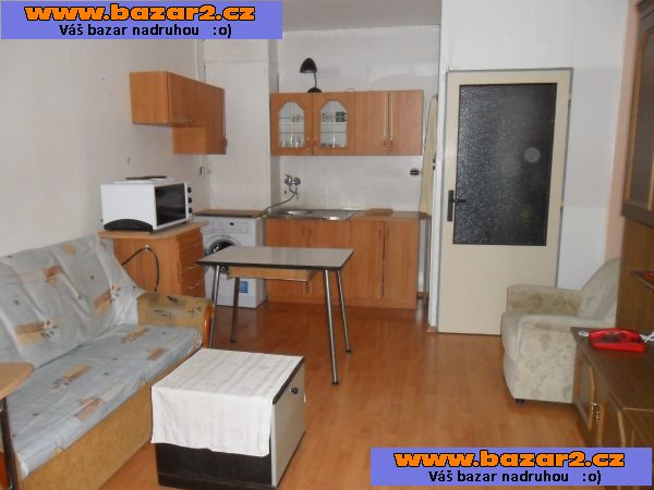 garsoniéra s balkonem  28 m - zařízená.  4 000,- měsíčně