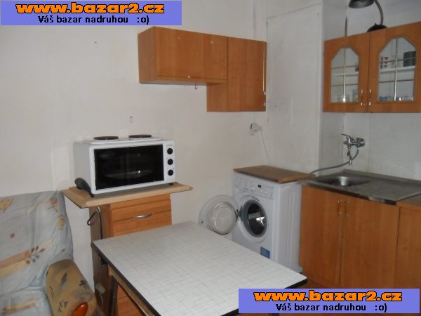 garsoniéra s balkonem  28 m - zařízená.  4 000,- měsíčně