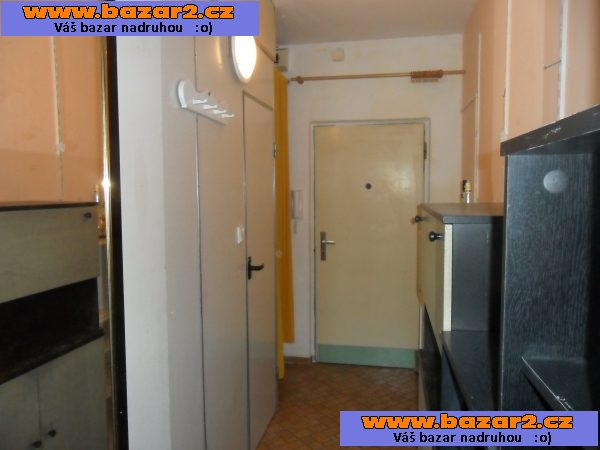 garsoniéra s balkonem  28 m - zařízená.  4 000,- měsíčně
