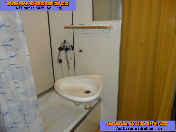 garsoniéra s balkonem  28 m - zařízená.  4 000,- měsíčně
