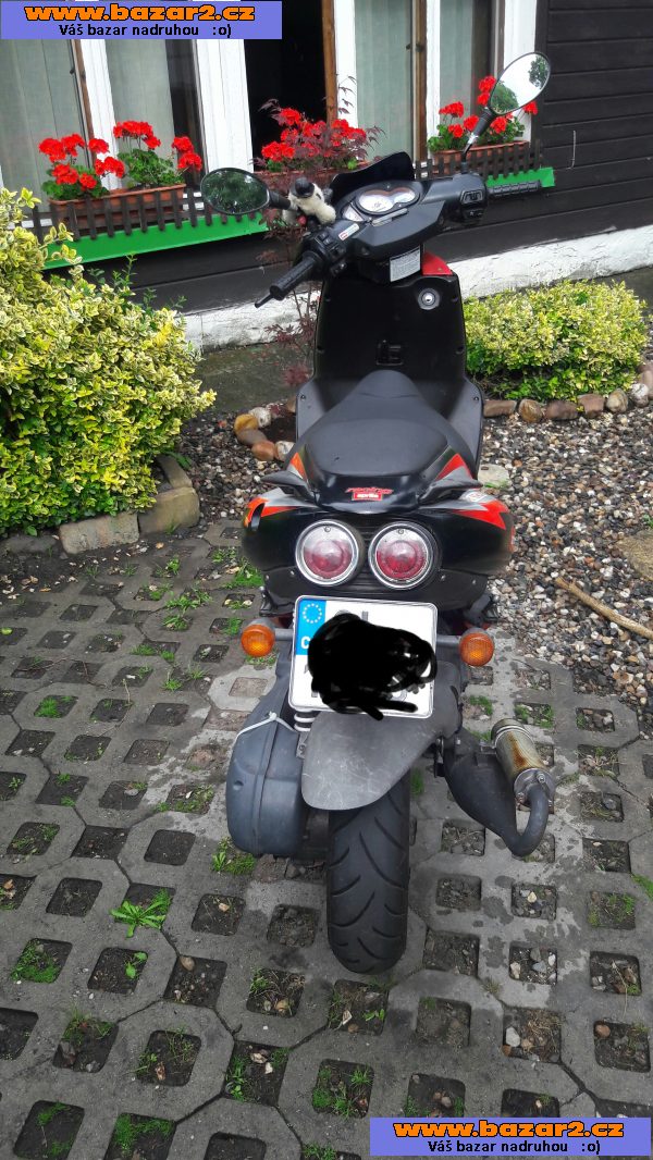 Prodám aprillia 125 sr R. v.2002 nová STK  cena 20000 20