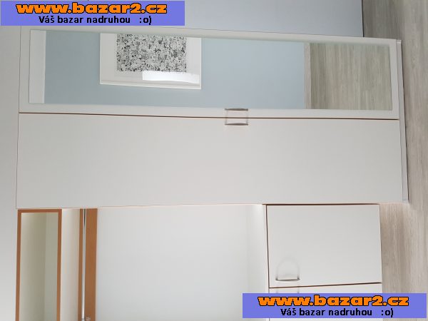 Skříň do předsíně s botníkem