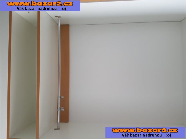 Skříň do předsíně s botníkem