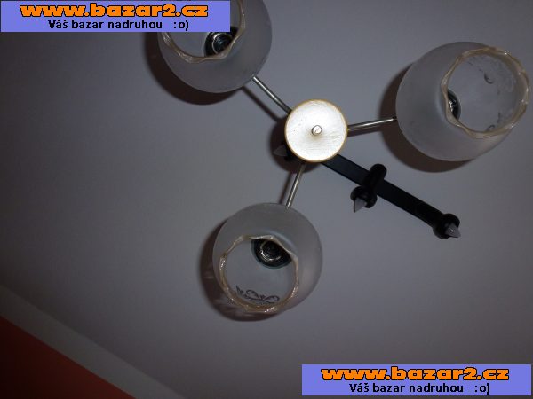 Tříramenný lustr světlě hnědý