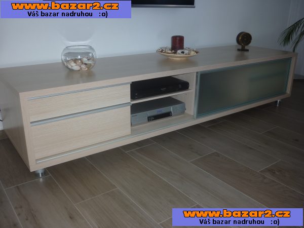 Moderní komoda