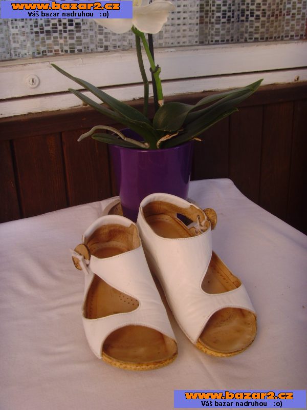 HUSH PUPPIES sněhobílé boty - v.39 stélka 25 