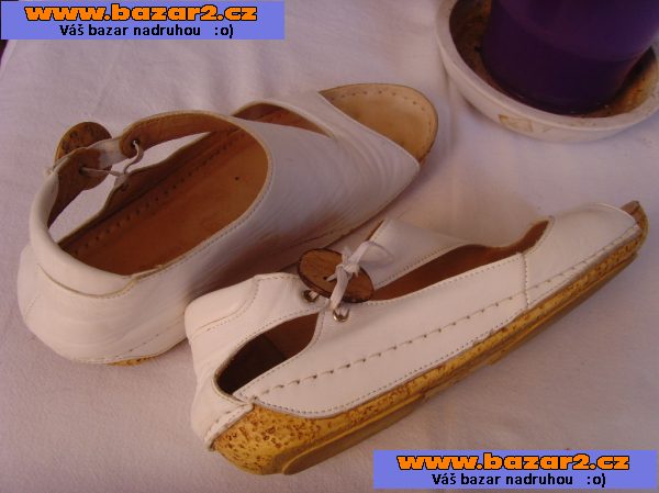 HUSH PUPPIES sněhobílé boty - v.39 stélka 25 