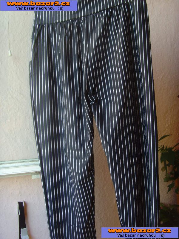 NOVÉ pružné černo-bílé kalhoty velikost XXL/XXXL- 52 - s cedulkou