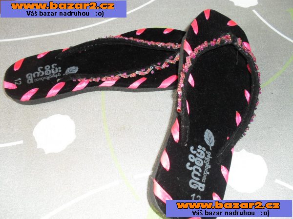 NOVÉ černé sametové pantoflíčky velikost 33 - stélka 20cm