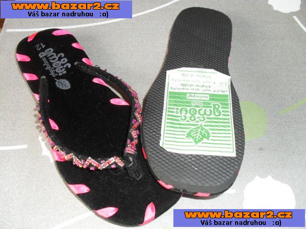 NOVÉ černé sametové pantoflíčky velikost 33 - stélka 20cm