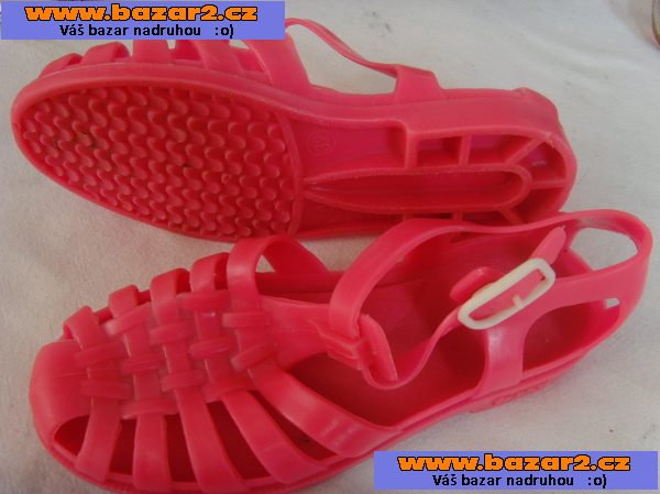 Růžové - měkoučké botky ve velikosti  32  a stélka 19 cm