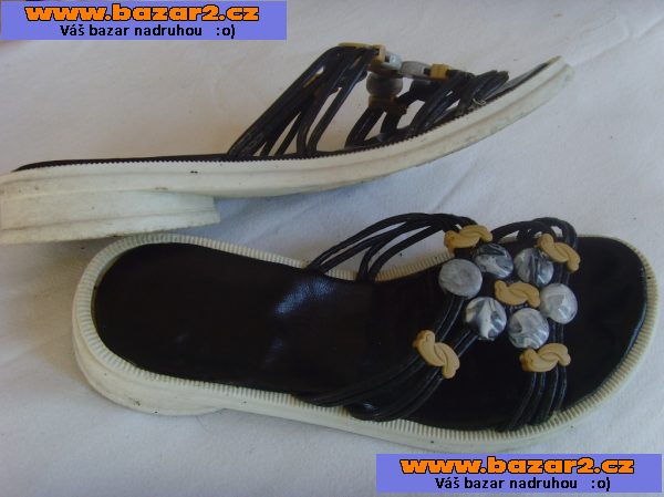 Černé pantoflíčky s béžovo šedými korálky ve. 38 stélka 24,4cm