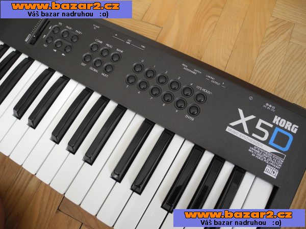 Korg X5D a příslušenství