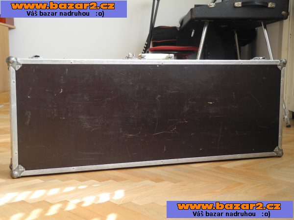 Korg X5D a příslušenství