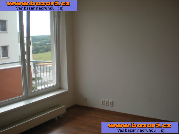 Pronájem cihlového bytu 2+KK s 15 m2 balkonem v Brně-Bystrci  