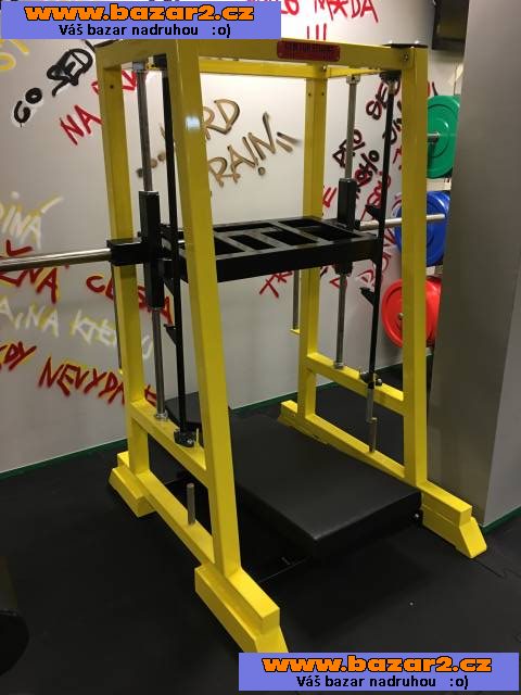 Fitness stroje