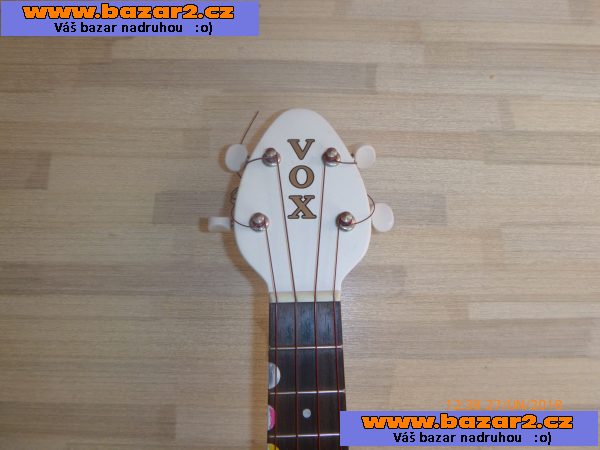 Ukulele elektrické koncertní