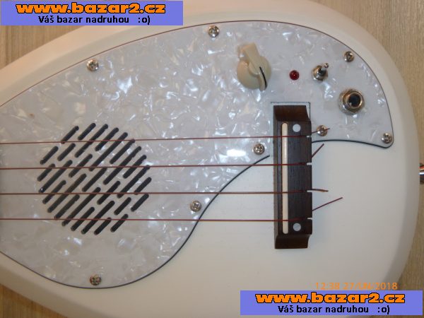 Ukulele elektrické koncertní