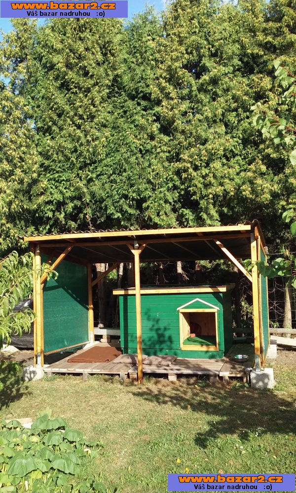 zateplenou psí boudu s pergolou