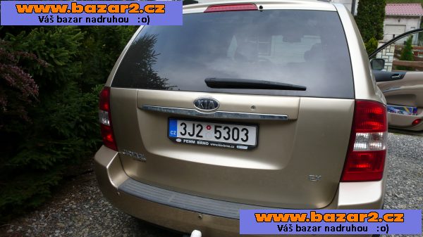 Kia Carnival EX+zimní pneu+nárazník -zlatá metalíza