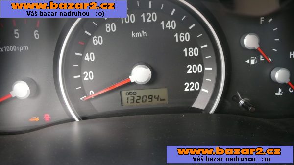 Kia Carnival EX+zimní pneu+nárazník -zlatá metalíza