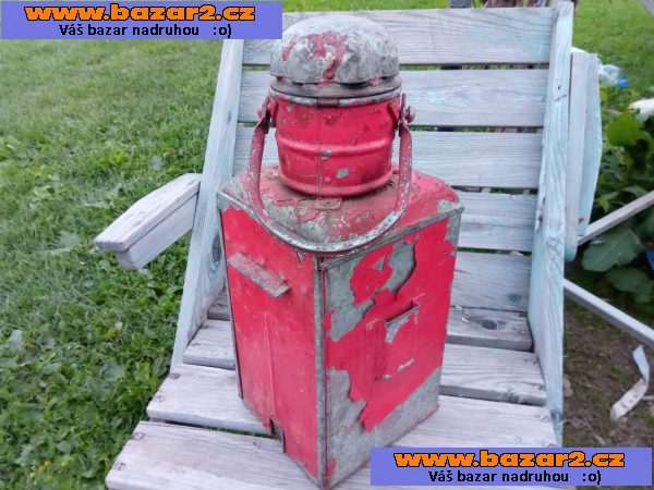 stará lodní lampa petrolejová