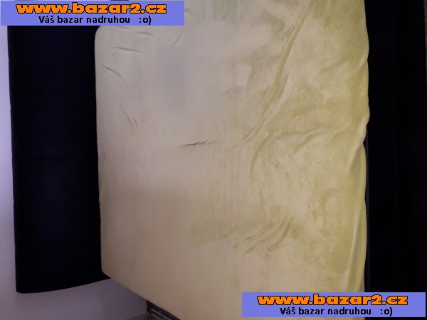 Čalouněná postel černá