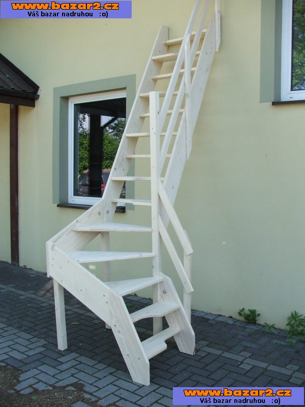 Dřevěné smrkové schody