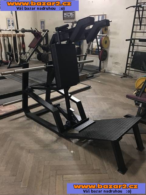 Fitness stroje V - squat machine