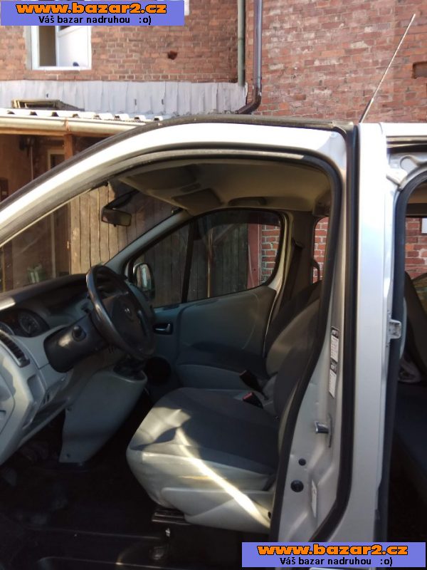 Opel Vivaro 2,5CDTI, 107kW, 8 míst