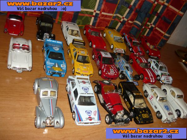 Modely aut Burago Made in Italy 1:24