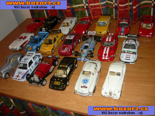 Modely aut Burago Made in Italy 1:24