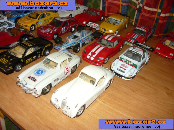 Modely aut Burago Made in Italy 1:24