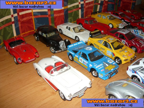 Modely aut Burago Made in Italy 1:24