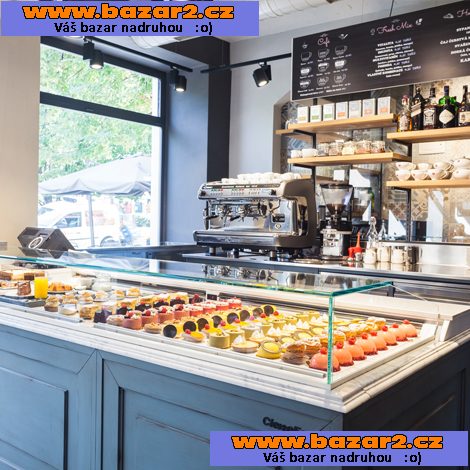 Cukrářka v IF Cafe Ivety Fabešové